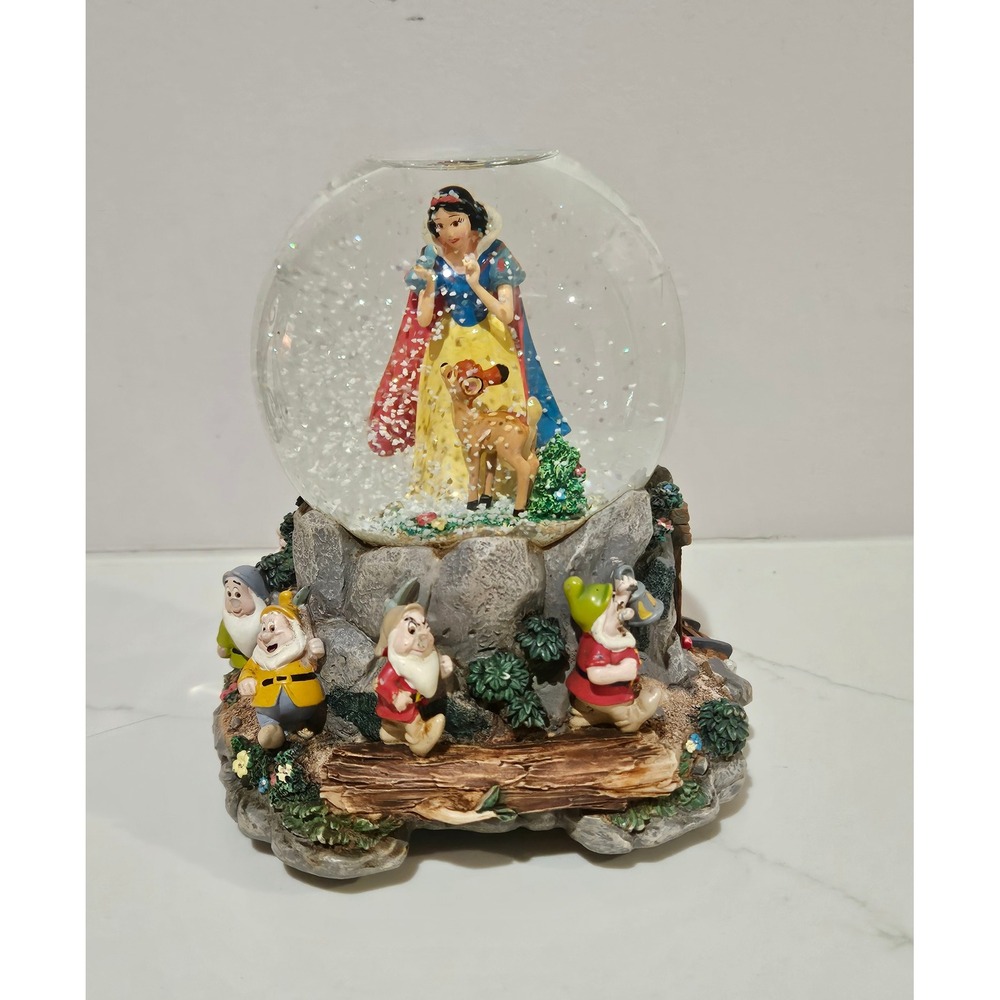 Disney Snow White and the Seven Dwarfs Musical Snow Globe Hallmark Heigh-Ho